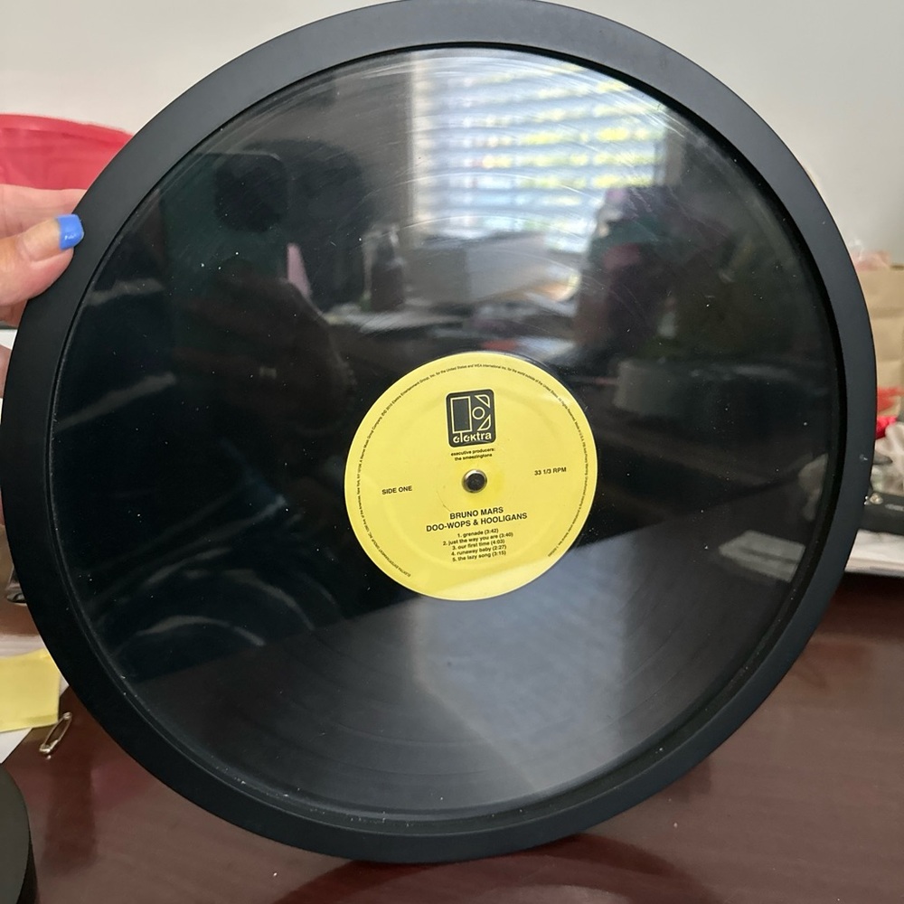 Bruno Mars – Doo-Wops & Hooligans LP Album vinyl record 2010 on Elektra In Frame